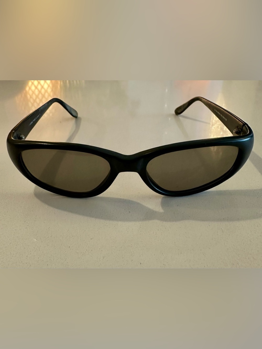 Vintage 90’s Guess Black Cat-Eye Sunglasses